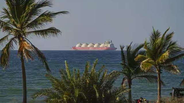 纵横遵义人：伊朗公布驱离美军舰视频 伊朗