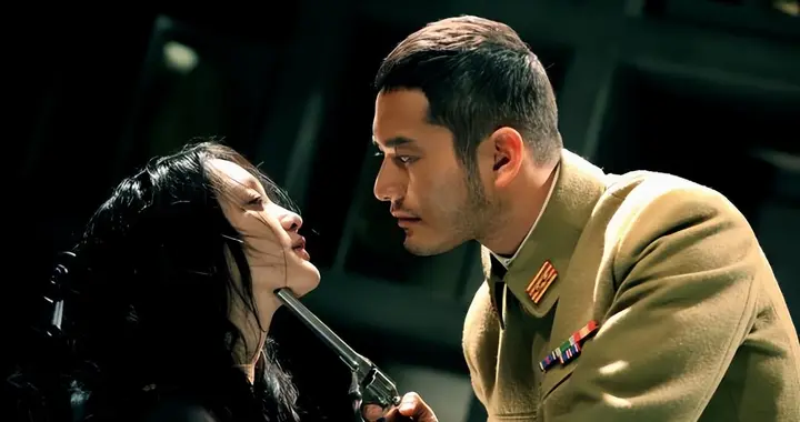 中共传奇特工，五重间谍身份，暴露后比出一个手势，76号赔钱放人