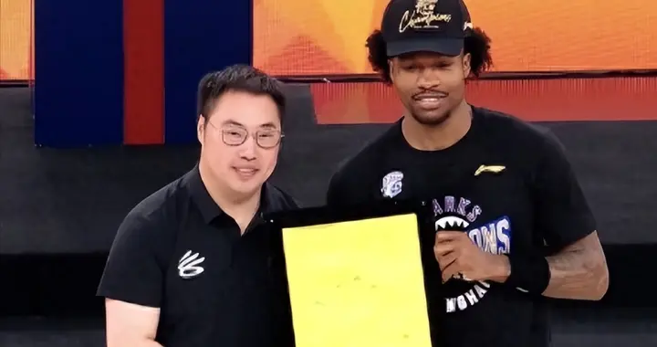 从问题少年到总冠军！这个黑人单亲妈妈，是古德温背后真正的 MVP