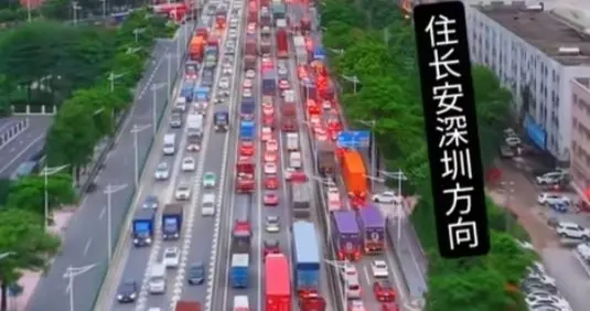 东莞堵车严重，修建二环高架能否破局？可参考途经这18个街镇！