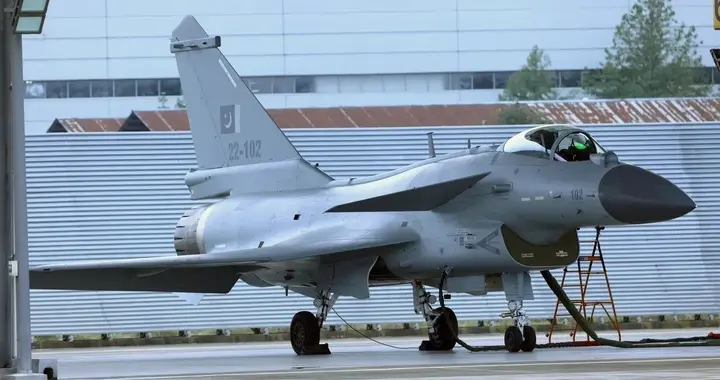 正式敲定？孟加拉国买走20架歼-10CE，随时卡死印度“命脉”