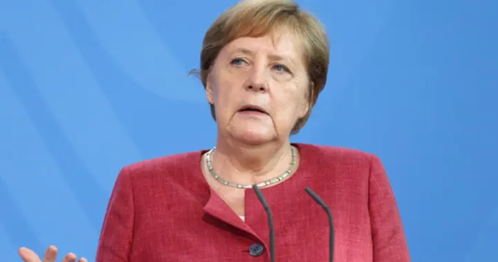 欧洲面临"生死存亡"之际，71岁的默克尔被逼再次出山