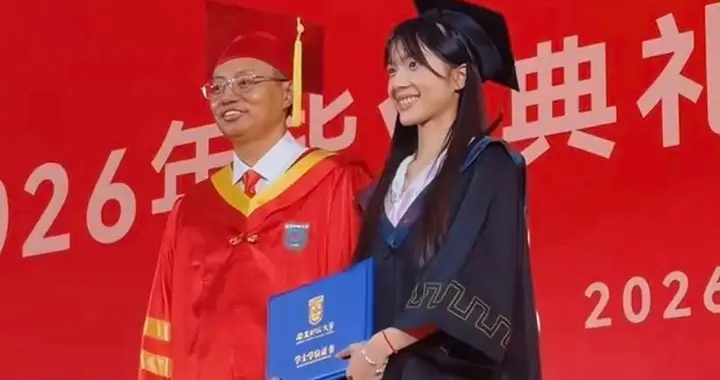 从金融学子到荧幕南枝，李思潼毕业活出青年新模样