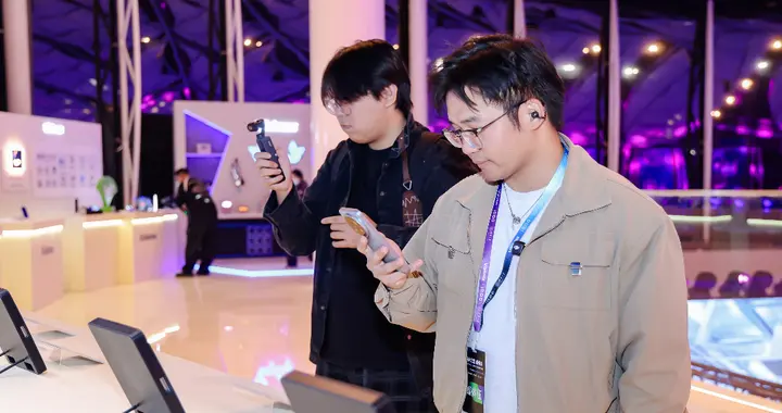 维信诺联合iQOO推出2K 185Hz屏，Neo12开启双旗舰新布局