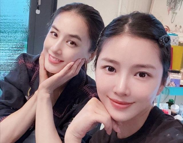 杜淳老婆晒黄圣依合影，网友一个疑问，曝光了王灿想掩藏的假象