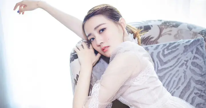 徐璐，秋日蕾丝裙，温柔不只一点点