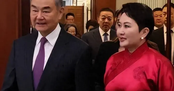 解放军无偿送出41辆客车，蒙古国迅速表态，稳固我国北方边疆稳了