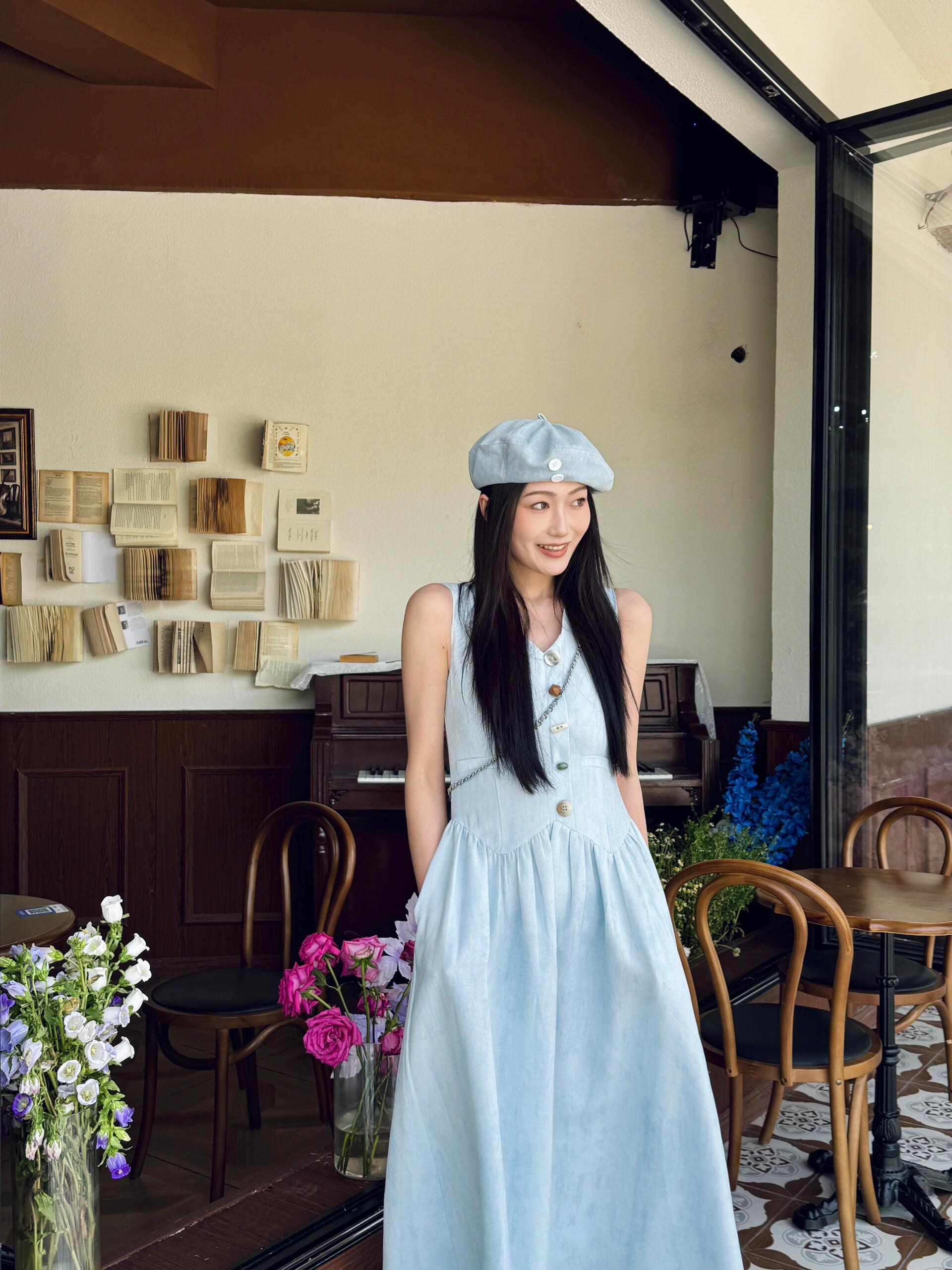 呜呜~好高级气质的蓝色长裙！太显瘦了吧