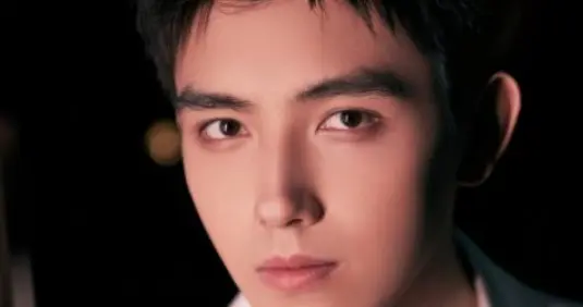 演技不输肖战，身材不逊吴磊，演完《纯真年代的爱情》他终于火了