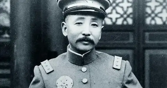 90年张学良释放，记者问他最敬佩谁，答：毛主席、周恩来和张作霖