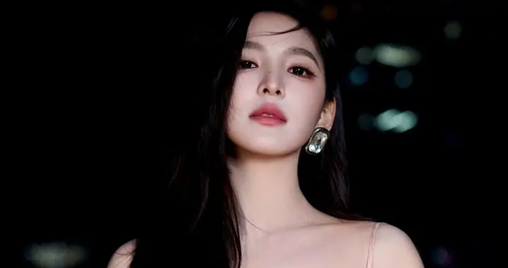 章若楠这抹粉，把都市夜色的浪漫焊在身上了 ！