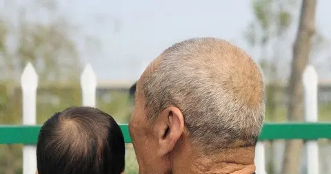 公公帮我带了19年孩子孩子上大学后，父母要来养老，我果断拒绝