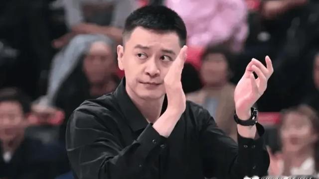 CBA球迷侠：🎙️杨鸣自嘲：8个外援都
