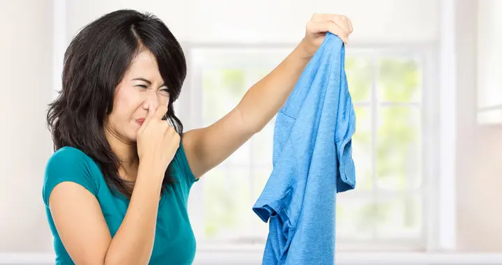 医生提醒：老人味不是不讲卫生！50岁后少吃两类食物，老了没味