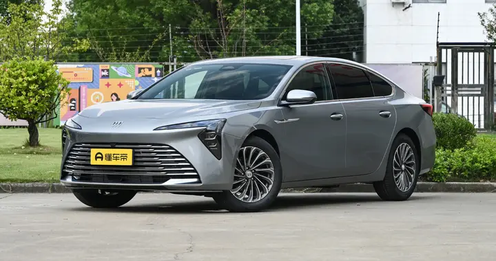 2026款别克君越上市，一口价15.99万起，选它还是选迈腾？