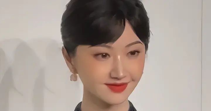 迪奥红毯太真实，景甜肿像发面馒头，章子怡露副乳，周也身材干瘪