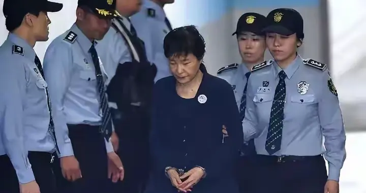 从青瓦台到十平米囚室：朴槿惠1746天铁窗岁月，藏着韩国政坛的
