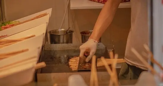 我，初中毕业出门创业，靠摆摊改变了我的人生！