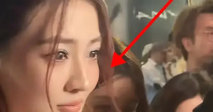 徐璐亮相活动现场！眼神怯懦一副没见过世面的样子，主办方挂脸？