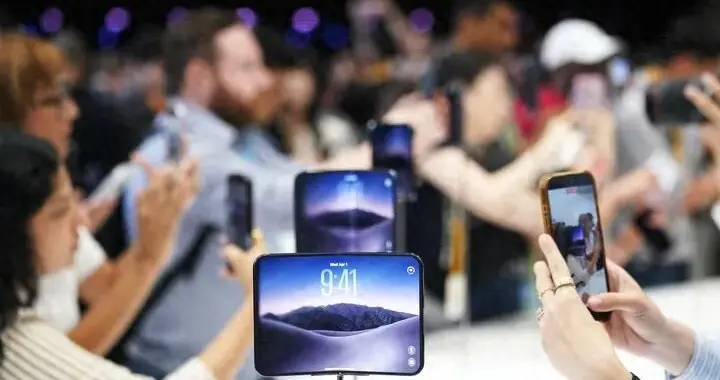 iPhone Duo开卖就曝内屏开裂，苹果回应换机，折叠屏这块招牌悬了