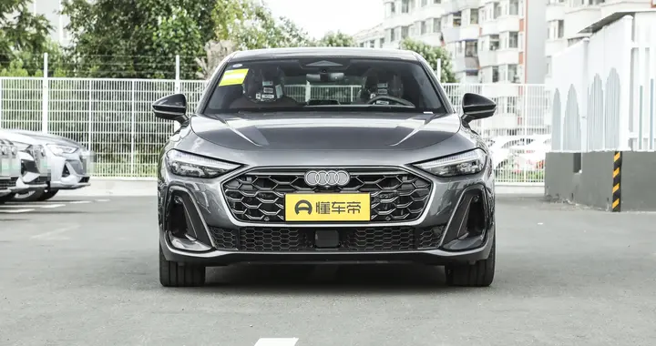 奥迪A5L：2.0T+四驱，轴距2969mm，动力强劲，豪华轿跑就选它