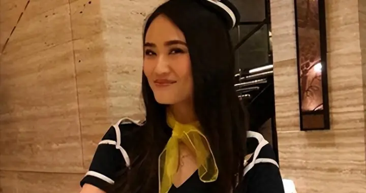 她直言讨厌中国，回国捞金上节目全程飙英文，结果被吴京狠狠打脸