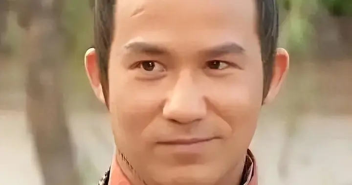 五十多岁离婚娶小23岁妻子，晚年得子移居内地，他活成了另一辈子