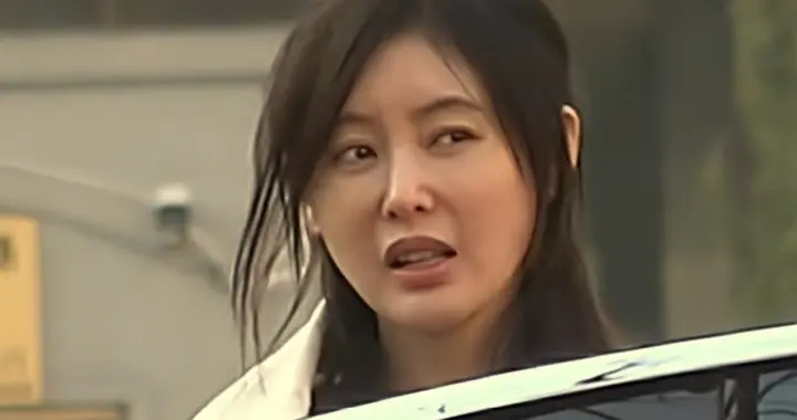 张天爱最新素颜照曝光，岁月痕迹明显，多了成熟质朴的美感