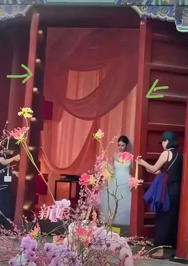 汪小菲在婚礼上哭了！连说两句我愿意，现场大合影曝光，儿女缺席