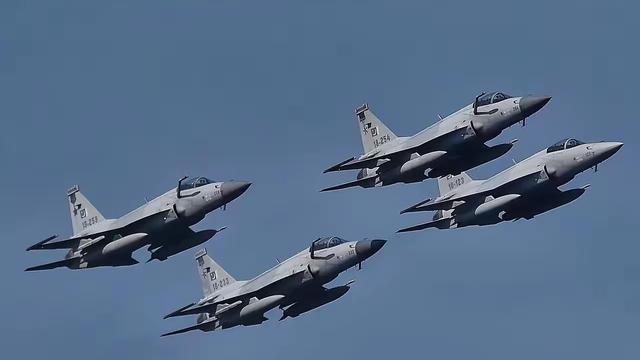 雪地勇攀雪山：阿联酋着急了！  4月12