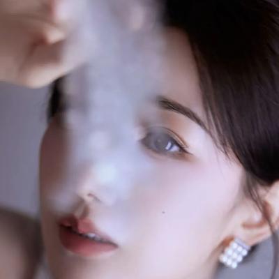 聪明的荷叶2kO：毛晓彤魅力壁纸