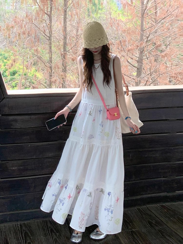 小众不撞款白色无袖碎花a字连衣裙子