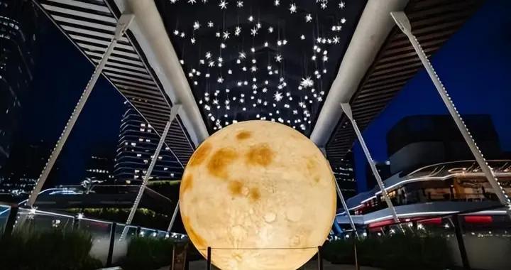 以光与爱之名，星辉共筑前滩太古里冬日“璀璨好生活”新章