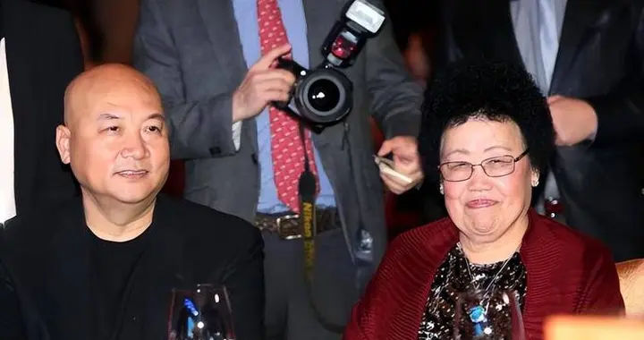 陈丽华离世！生前黑料被扒，粉丝洗白遭全网群嘲！