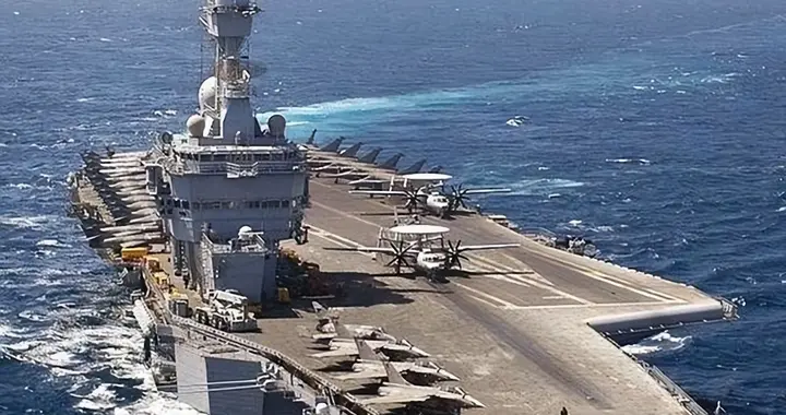 英媒曾爆料：法航母在南海追中国潜艇？结果碰上中国40艘军舰懵了
