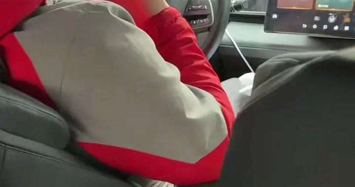 安徽男子4S店蹭饭260顿，拒2000赔偿硬刚到底，同学认出彻底社死