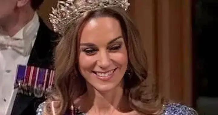 王冠不会掉但会歪！凯特王妃晚宴新造型翻车？冠冕的佩戴大有学问