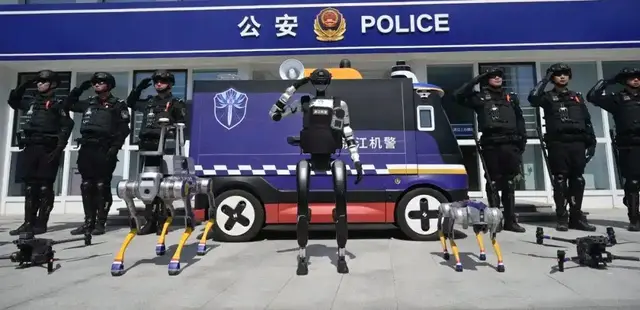 全球首次机器人马拉松，“无头狂奔”终点，中国机器人有多牛？