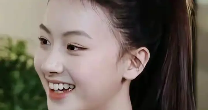 哇塞，这女孩长得太精致了吧，假如我要长这样，我做梦都会笑醒的