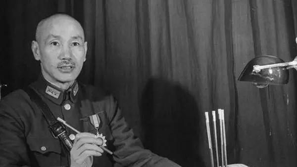 白虎简科：黄埔一期唯一被开除的学生，成了