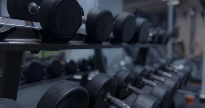 老板跑路，欠薪4万！武汉教练却自费20万，硬是给会员上完877节课