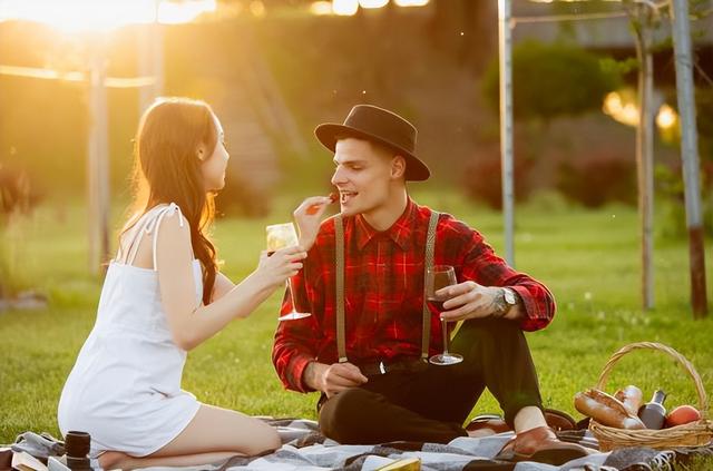 男人越“坏”，女人越爱？这3个地方不老实，她反而离不开你