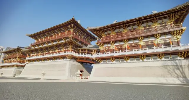 谁也没能彻底说服谁，却共同演绎了那个时代独有的荒诞与辉煌。