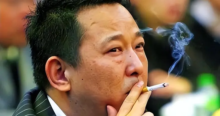 最牛黑老大！跟12名女星有染，一顿饭上百万，被捕时：谁敢治我罪