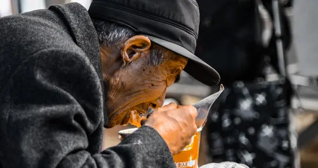 农民工过60岁还能不能打工？两会最新定调：只要愿意，就该给机会