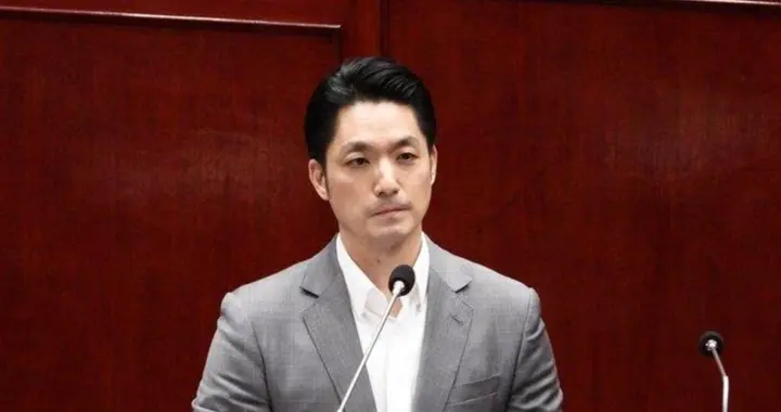 蒋万安启程访陆前，我军003航母开进台海，外媒预测最佳收台时间