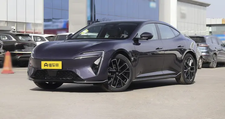 年轻人的豪华轿车，智能与实用兼备——阿维塔06怎么样？