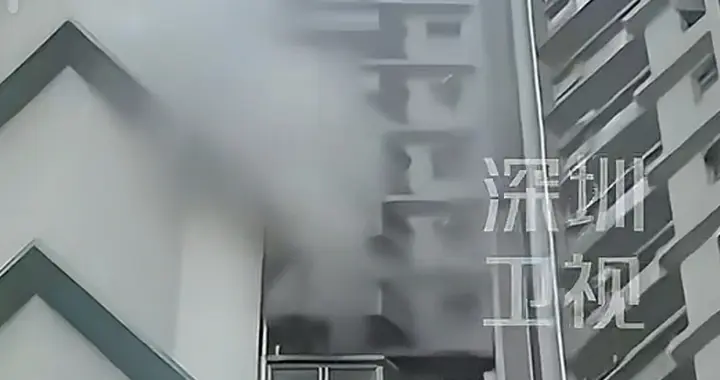 香港石硤尾一住宅突发灾致1死8伤！目击者:有人将纸皮摆放楼道内