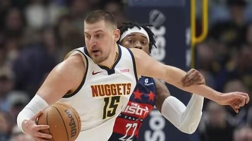 飞哥不懂球：很难想象，一个大中锋不仅拿了