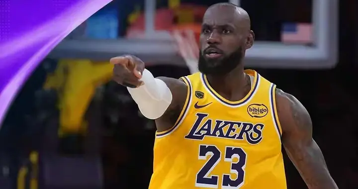 41岁依旧掌控季后赛！詹姆斯19+8+13全能发挥，湖人G1力克火箭